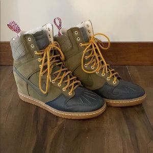 MINT NIKE Wedge Sneaker